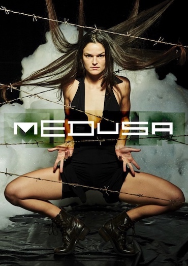 ABERYSTWYTH ARTS CENTREJasmin Vardimon Company
yn cyflwyno | present

MEDUSA
