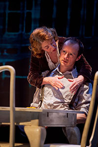 THE GLASS MENAGERIE by TENNESSEE WILLIAMS