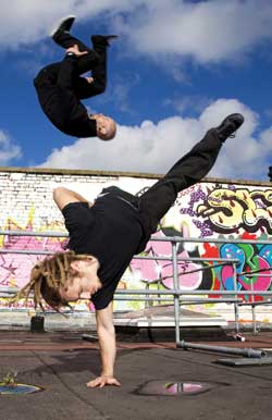 SPIN: Rhaglen ddwbl newydd gan y coreograffydd arobryn Sandra Harnisch-Lacey
