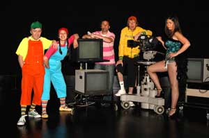 BARA CAWS YN YMWELD R EISTEDDFOD YN ABERTAWE GYDA�I SIOE GLYBIAU � JAC YN Y BOCS