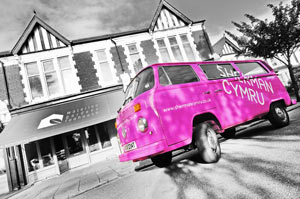 Sherman Cymru�s famous pink campervan goes under the hammer 
