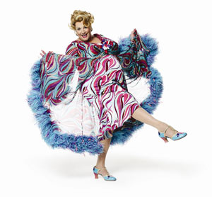 Y Seren o Gymru Michael Ball yn agor taith y sioe Hairspray 