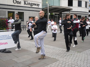 Tai chi :in the city