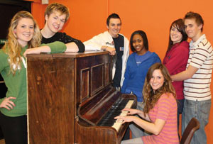 CAST ANNOUNCED FOR UK PREMIERE OF HIGH SCHOOL MUSICAL 2  ON STAGE