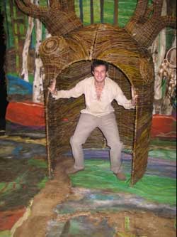 Theatr na n’g commission Welsh willow sculptor to create new show for young children and their families 